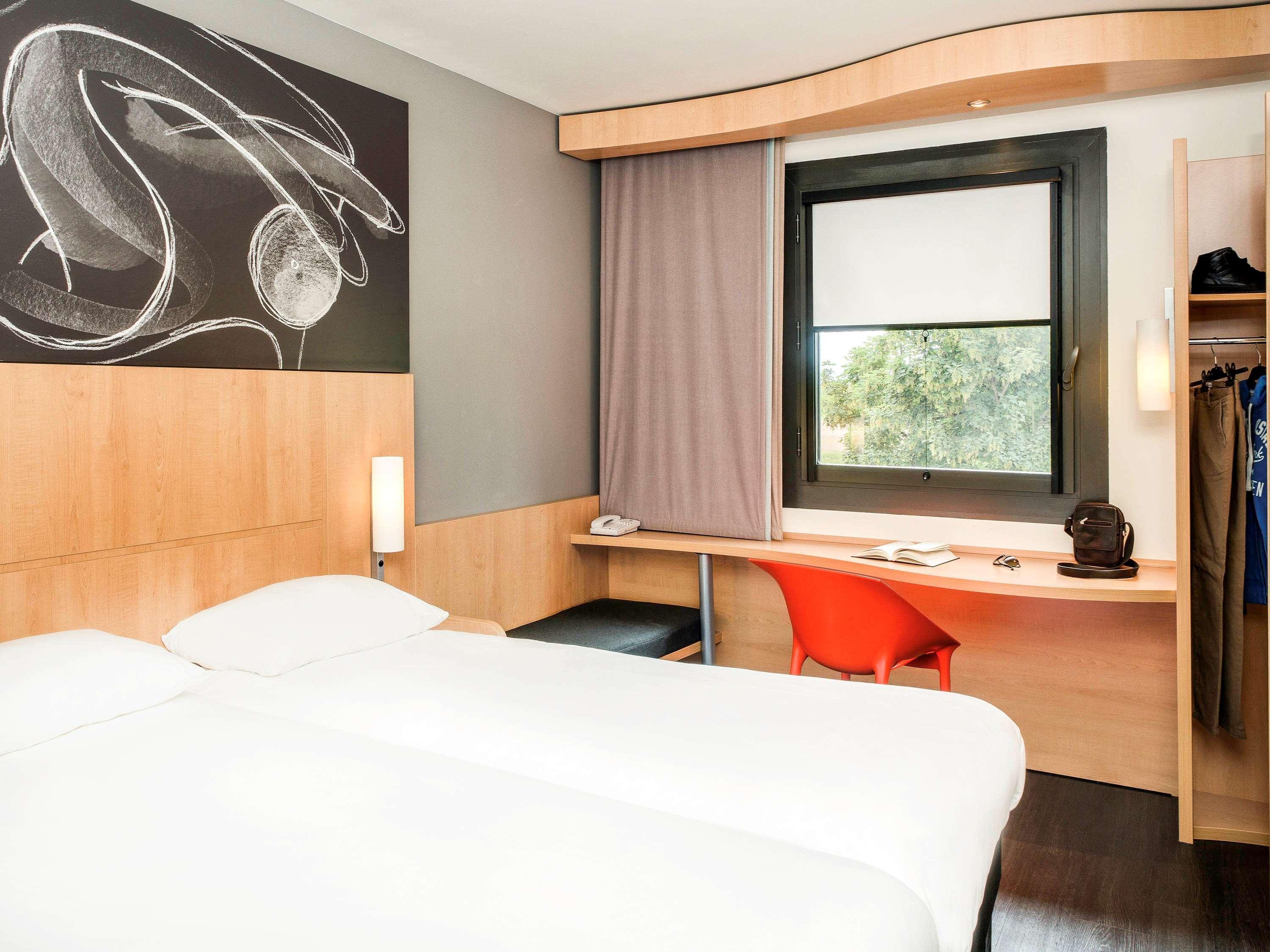 Ibis Montceau Les Mines Hotel Екстериор снимка
