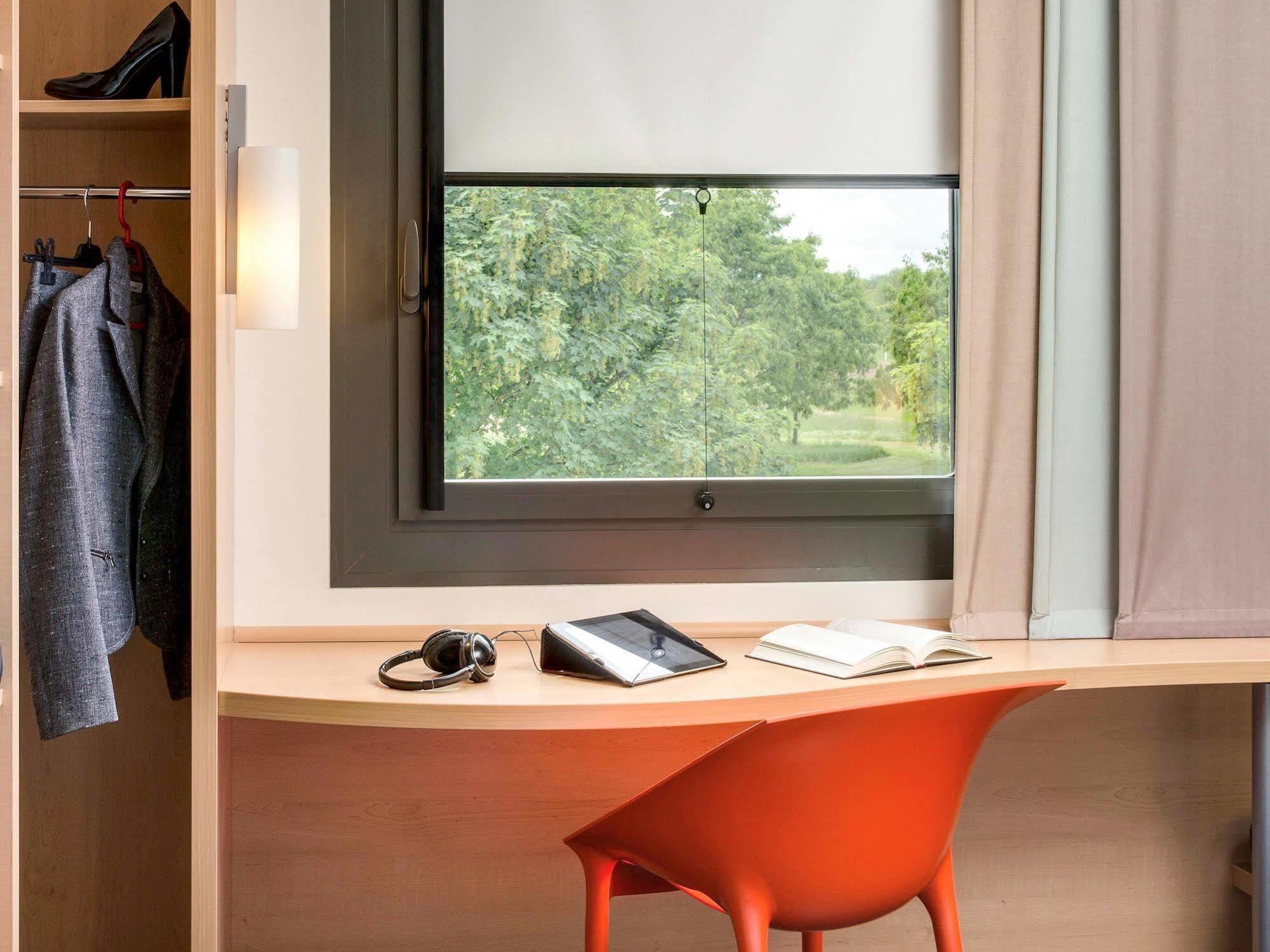 Ibis Montceau Les Mines Hotel Екстериор снимка